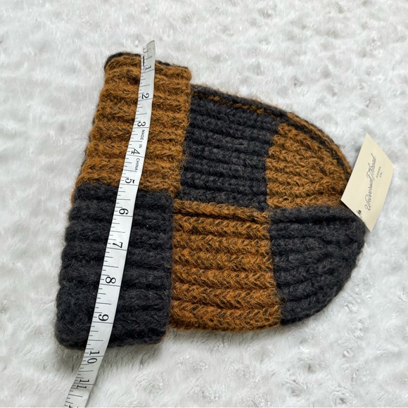 NWT- UNIVERSAL THREAD Chunky Knit checkered Beanie in Brown and Gray - Picture 6 of 6